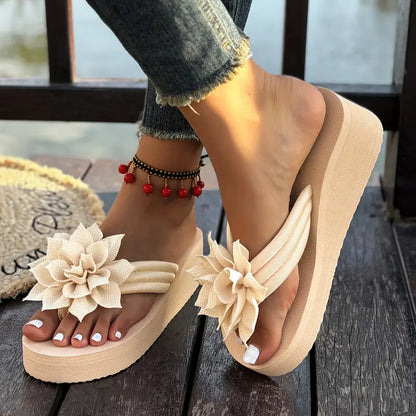 Petra - Infradito con zeppa affascinanti