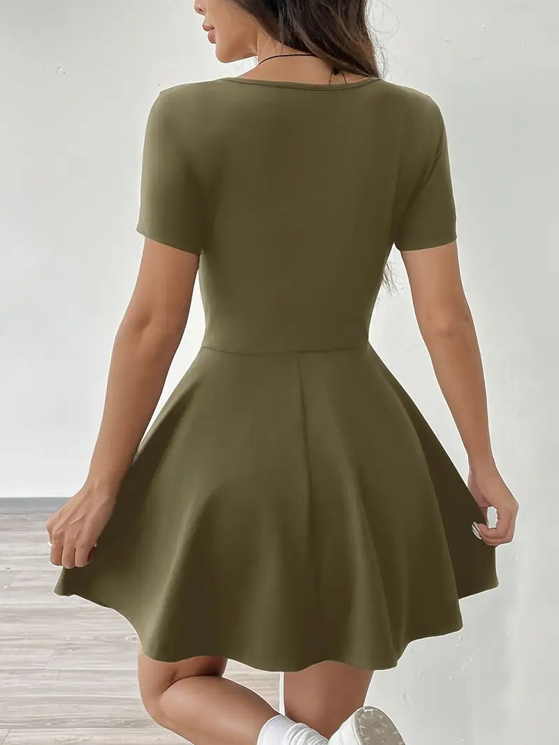 Gudrun – Elegante abito skater con pantaloncini e tasca integrati