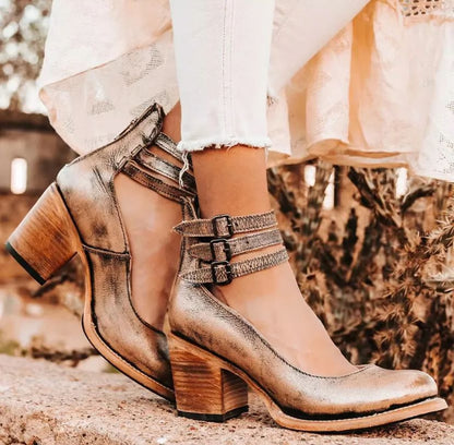 Cosette – Décolleté vintage in pelle con cinturino alla caviglia