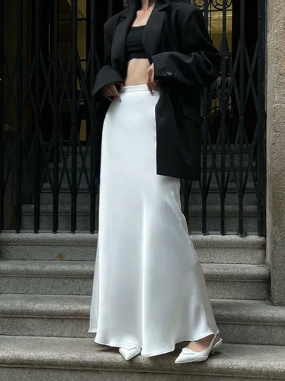 Thessia – Elegante gonna svasata in satin