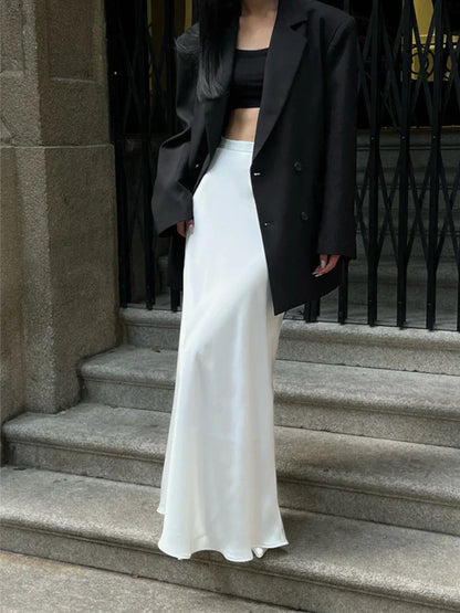 Thessia – Elegante gonna svasata in satin