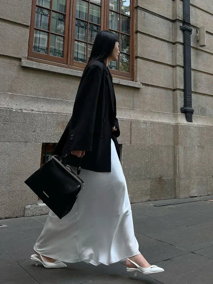 Thessia – Elegante gonna svasata in satin