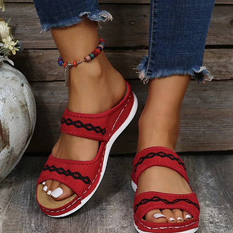 Maite – Comodi sandali con zeppa e ricami da donna