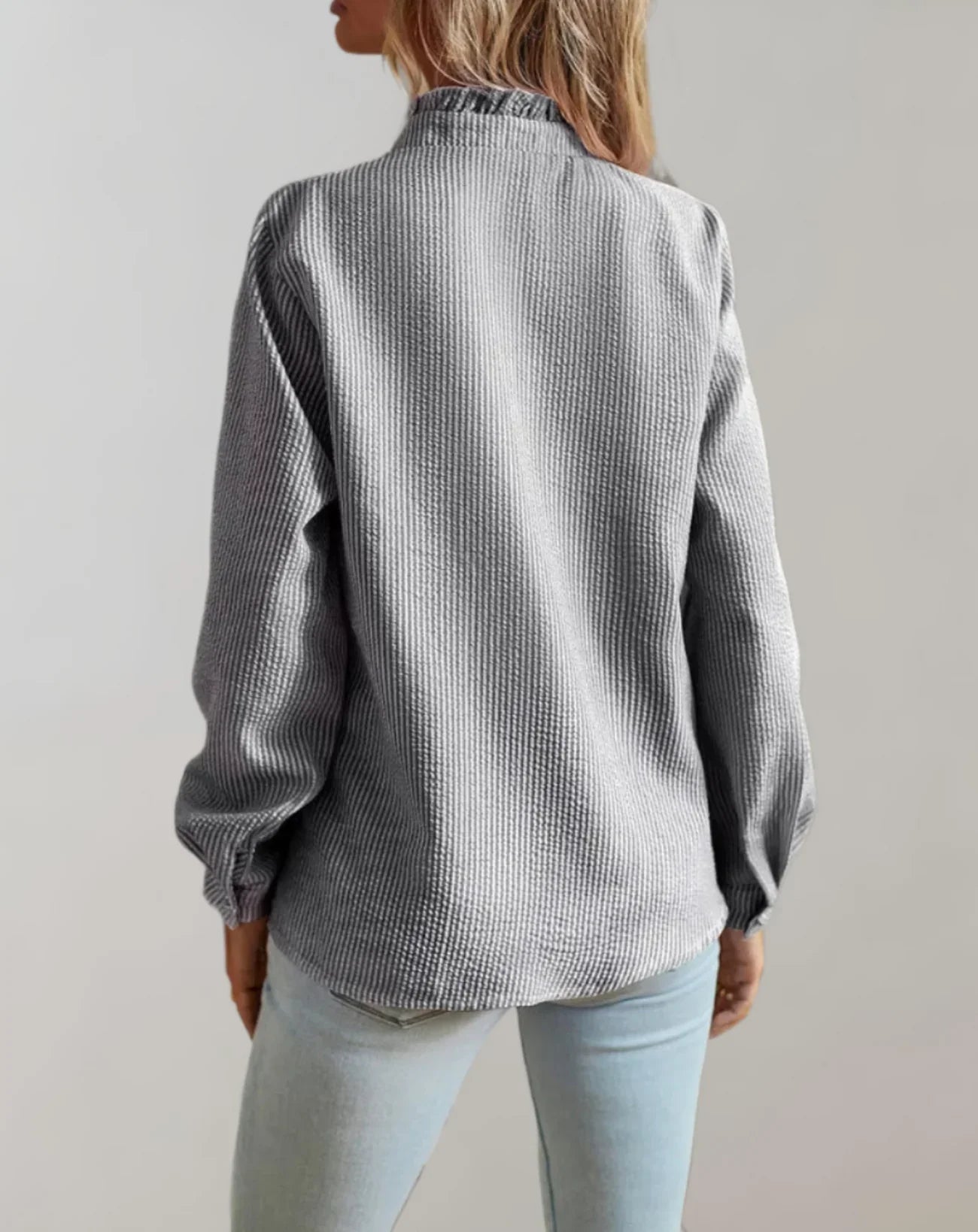 Junia – Blusa elegante con volant e maniche lunghe