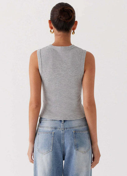 Zyrah – Elegante top senza maniche realizzato in maglia a coste