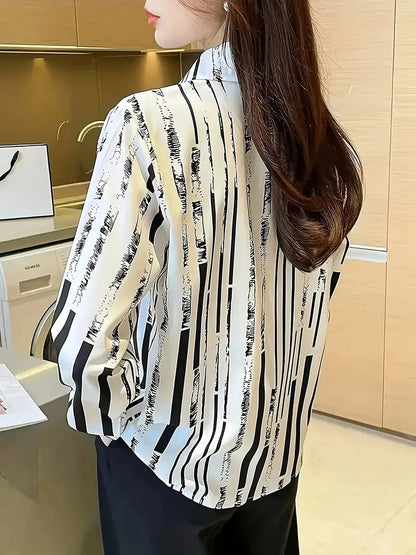 Zyphora – Elegante camicetta a righe con abbottonatura