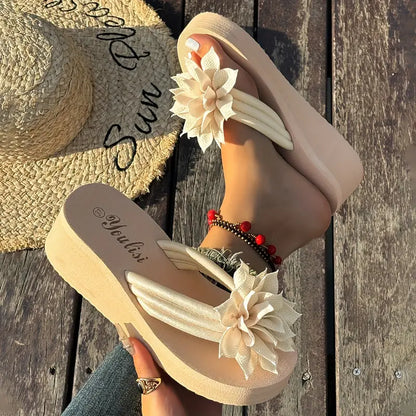 Petra - Infradito con zeppa affascinanti