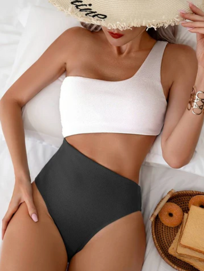 Luvia – Set bikini monospalla elegante e sexy