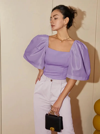 Clara – Elegante camicetta in satin con maniche a sbuffo