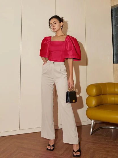 Clara – Elegante camicetta in satin con maniche a sbuffo