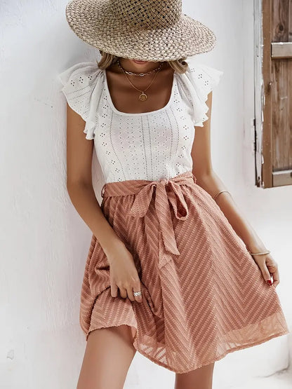 Caliah – Grazioso abito con maniche arricciate e occhielli