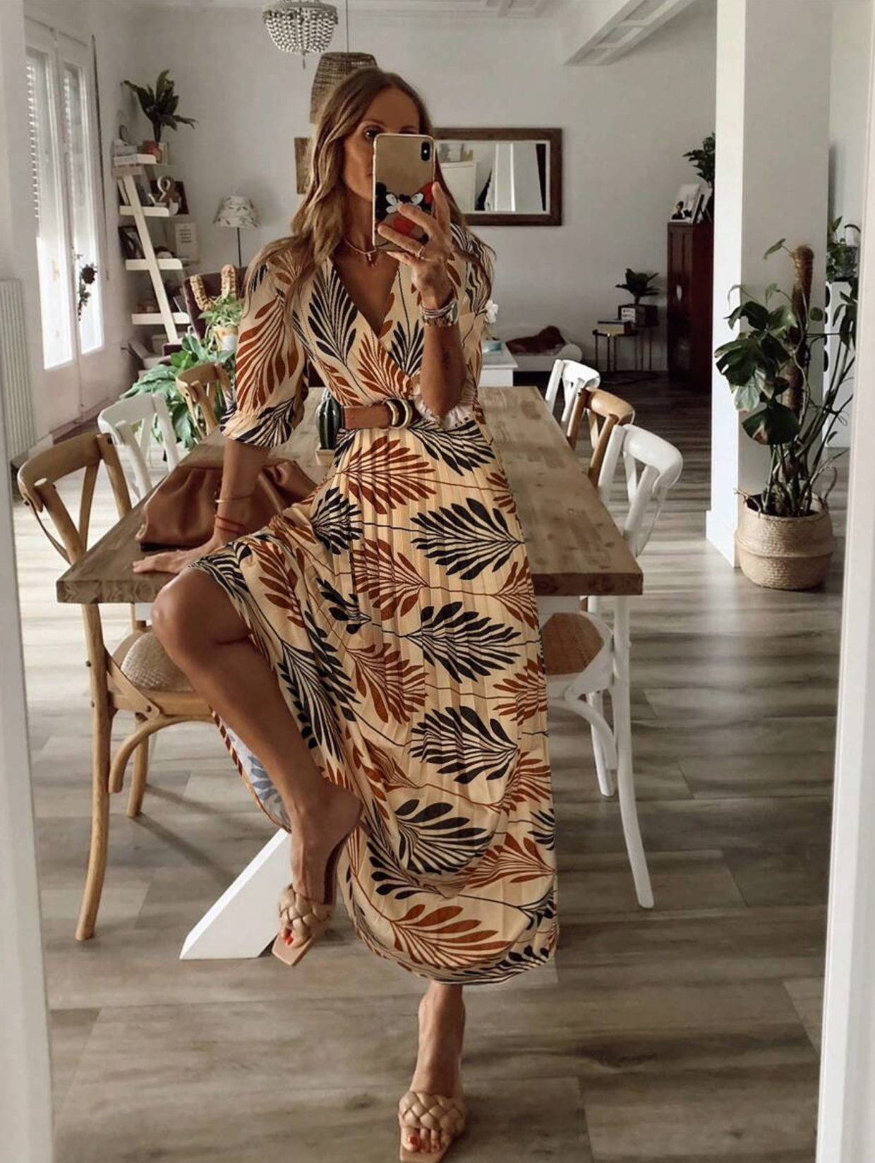 Genina – Abito midi plissettato con stampa di foglie tropicali