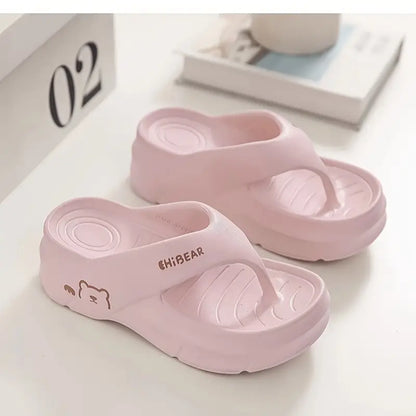 Junea – Graziose pantofole infradito con plateau a forma di orso