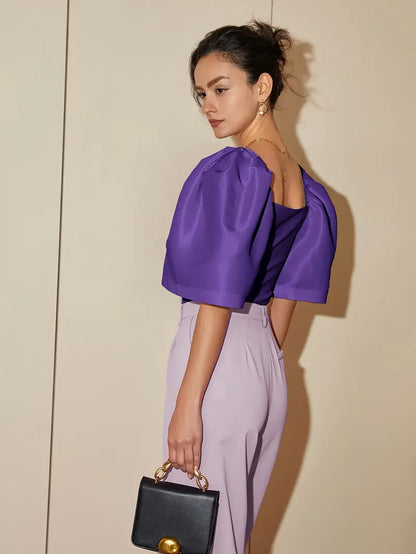 Clara – Elegante camicetta in satin con maniche a sbuffo