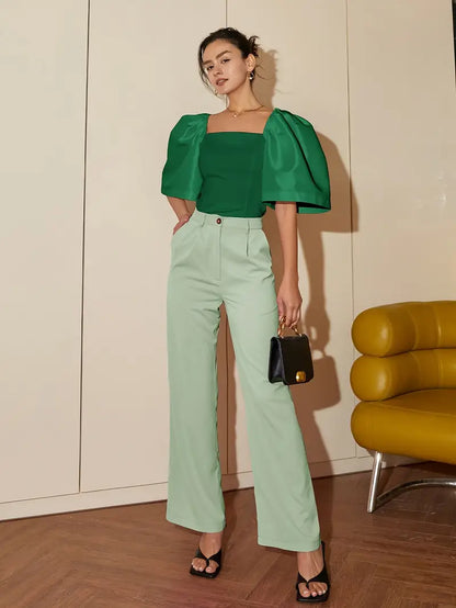 Clara – Elegante camicetta in satin con maniche a sbuffo