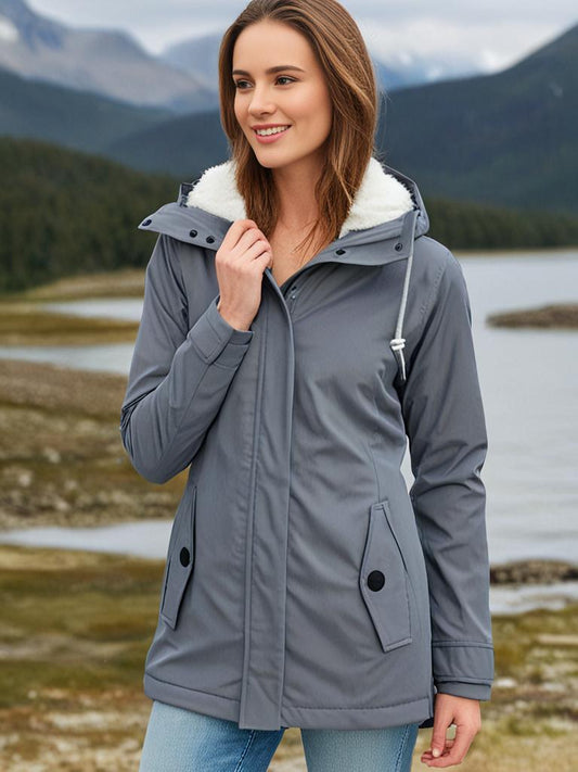 Cappotto in cotone plissettato con cappuccio